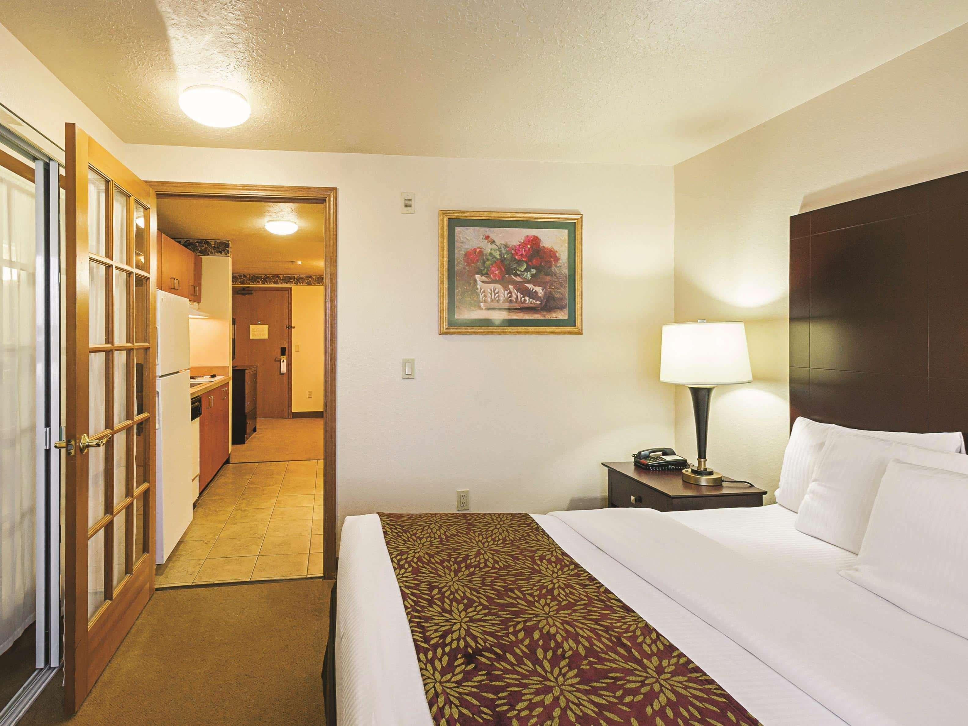La Quinta By Wyndham Woodburn Hotel Bagian luar foto