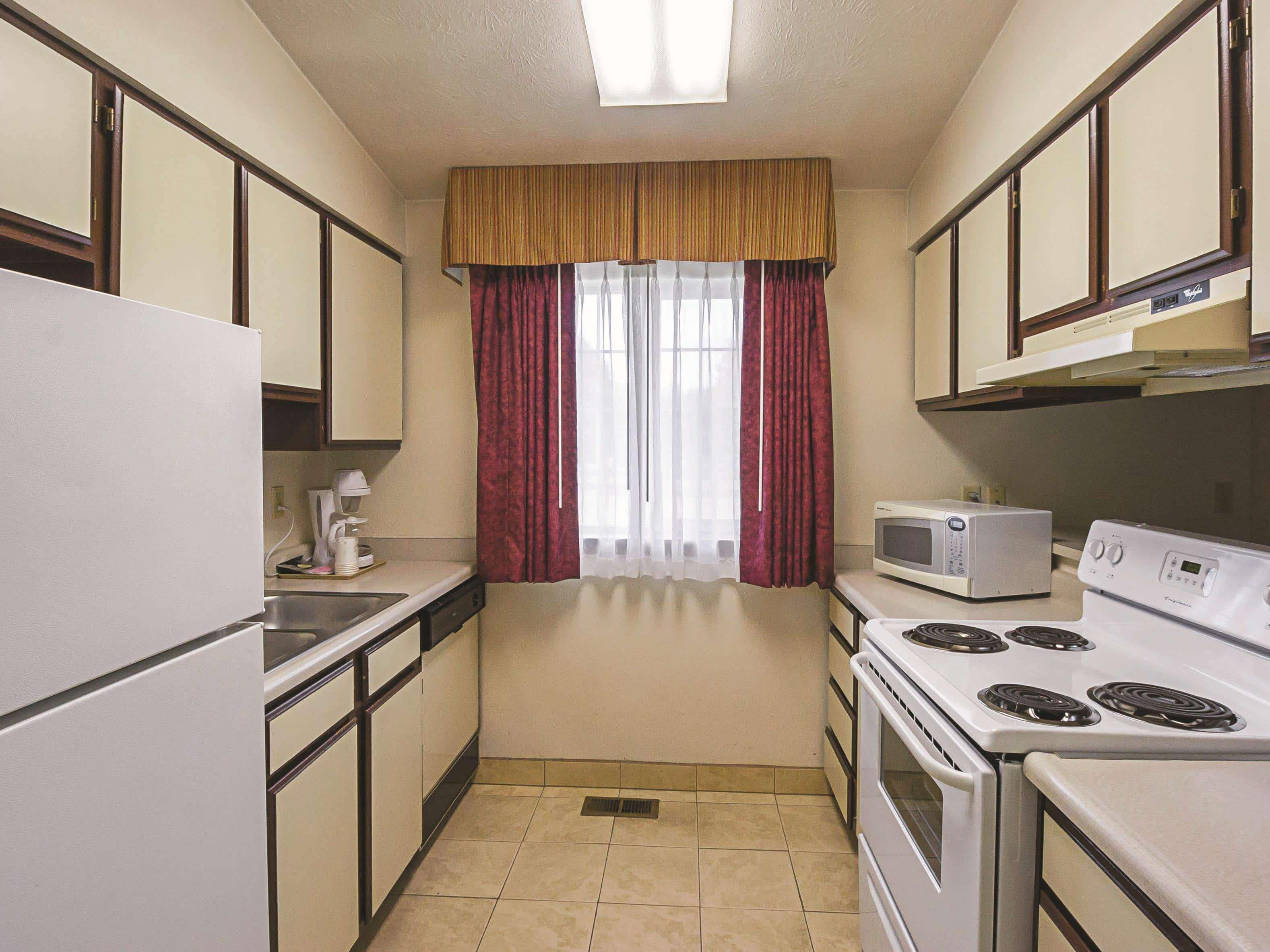 La Quinta By Wyndham Woodburn Hotel Bagian luar foto