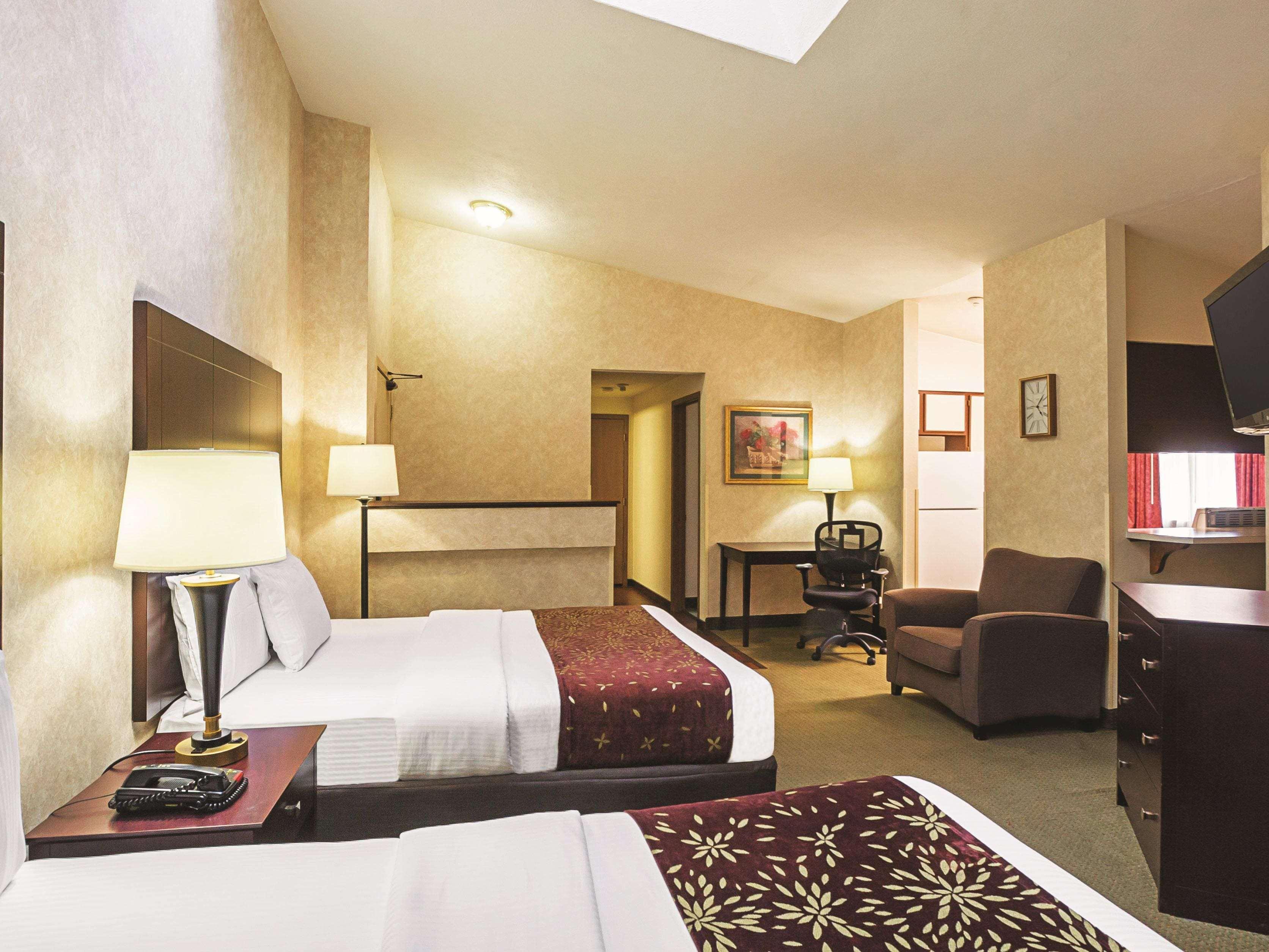 La Quinta By Wyndham Woodburn Hotel Bagian luar foto