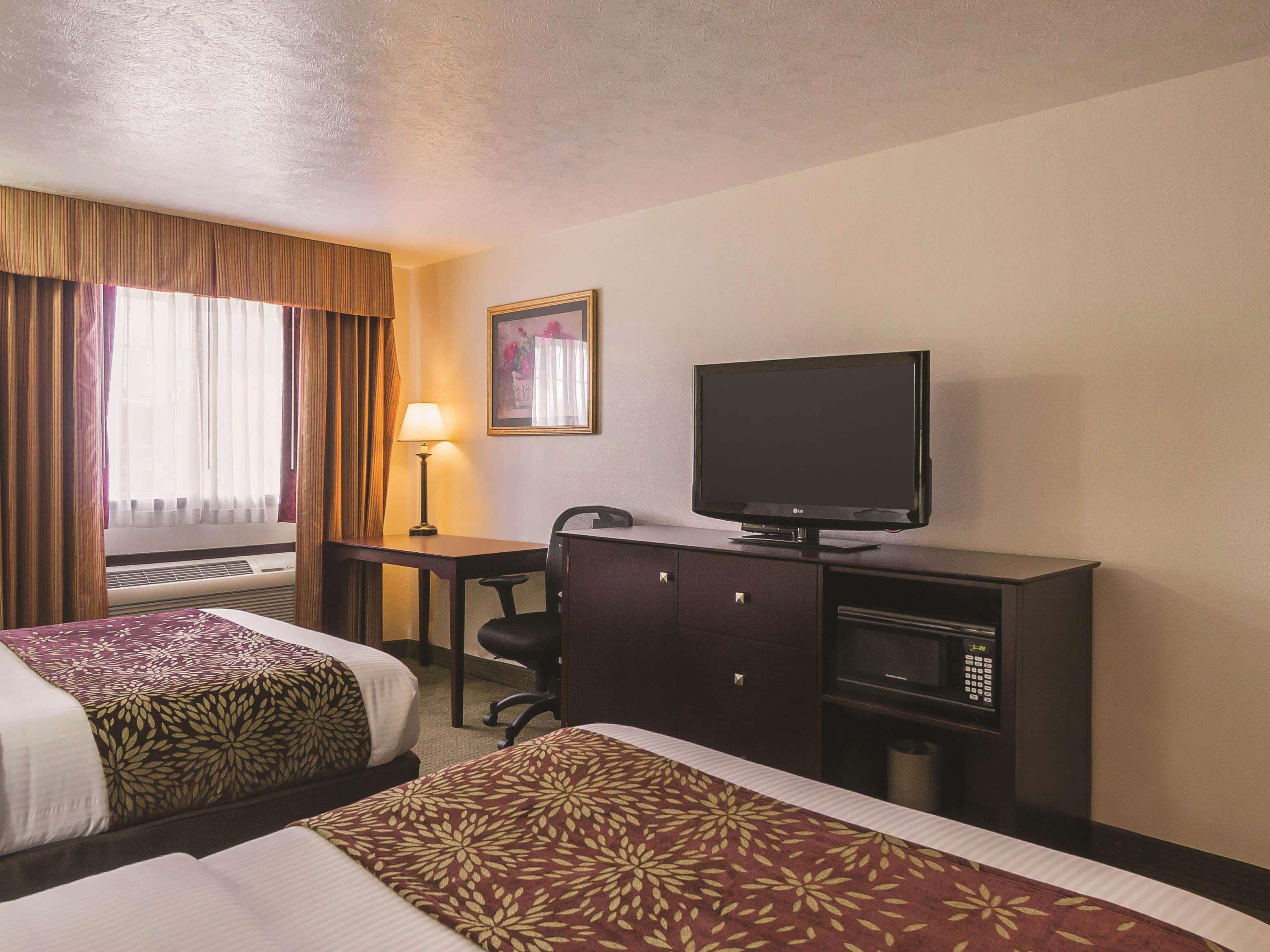 La Quinta By Wyndham Woodburn Hotel Bagian luar foto