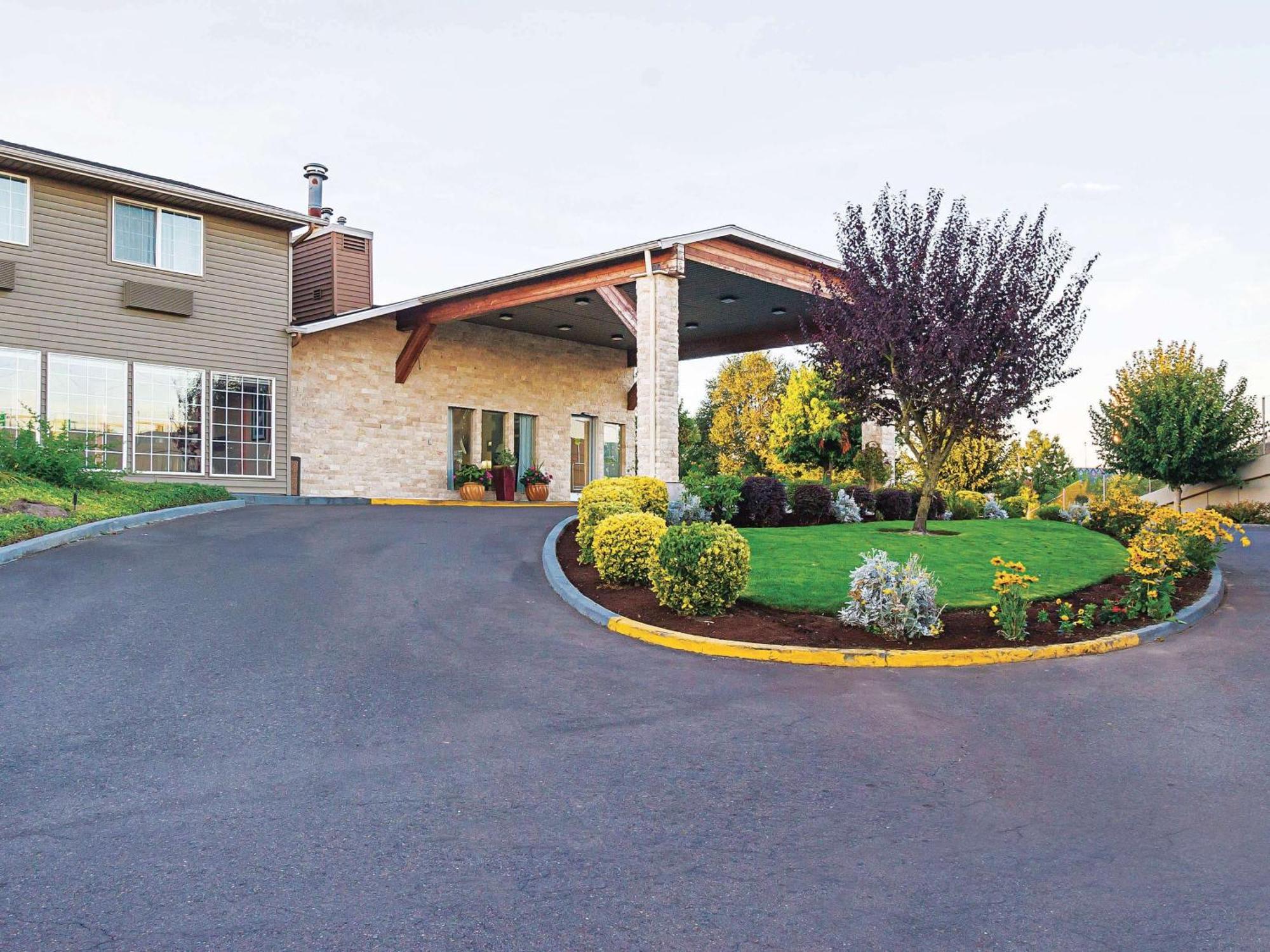 La Quinta By Wyndham Woodburn Hotel Bagian luar foto