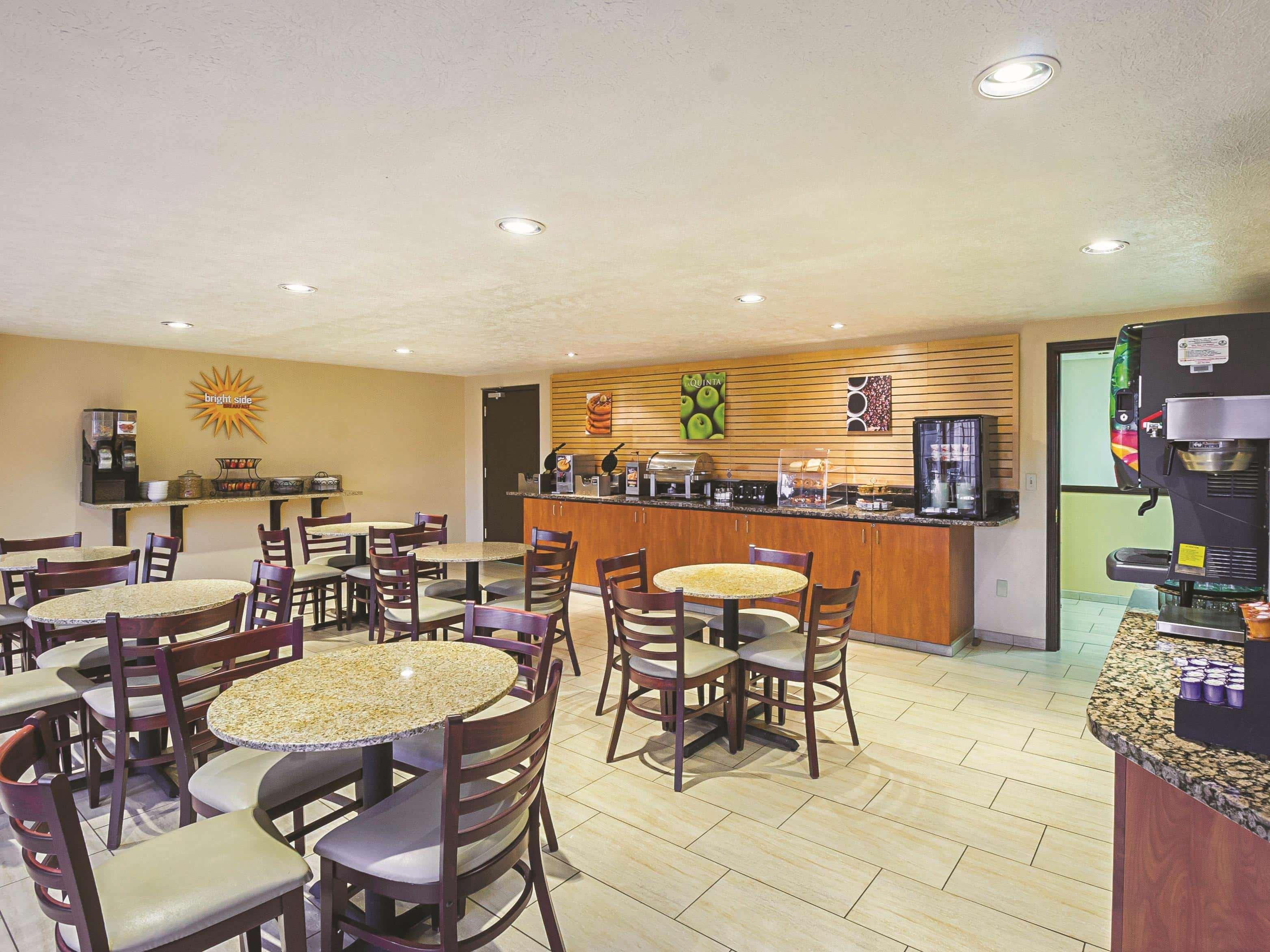 La Quinta By Wyndham Woodburn Hotel Bagian luar foto