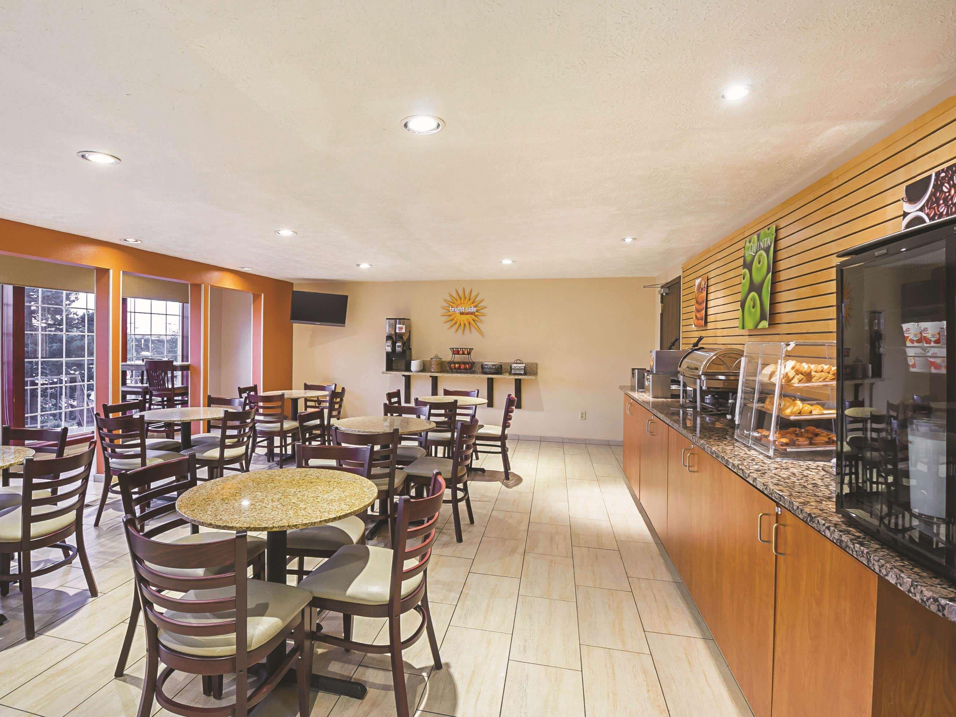 La Quinta By Wyndham Woodburn Hotel Bagian luar foto