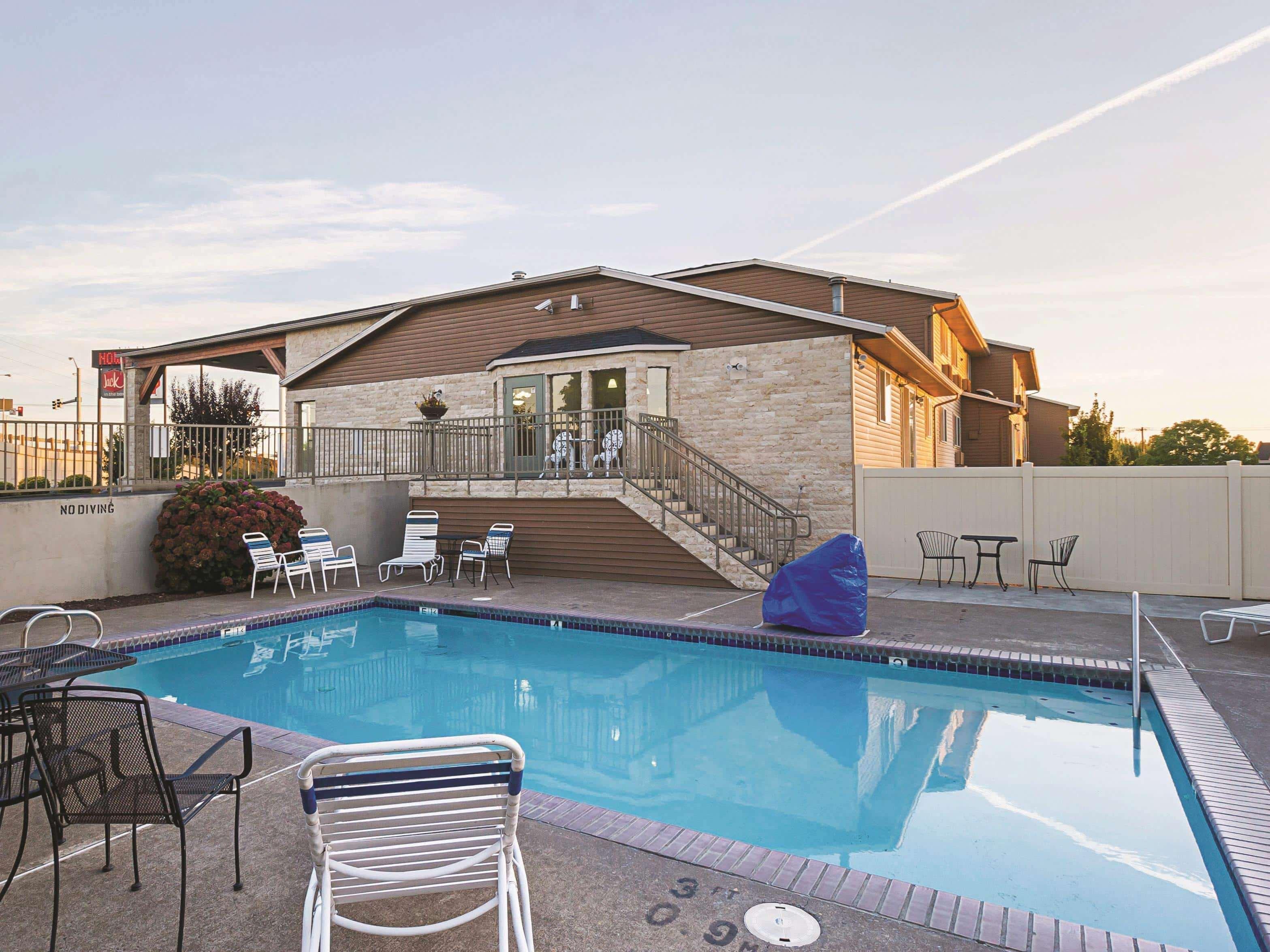 La Quinta By Wyndham Woodburn Hotel Bagian luar foto