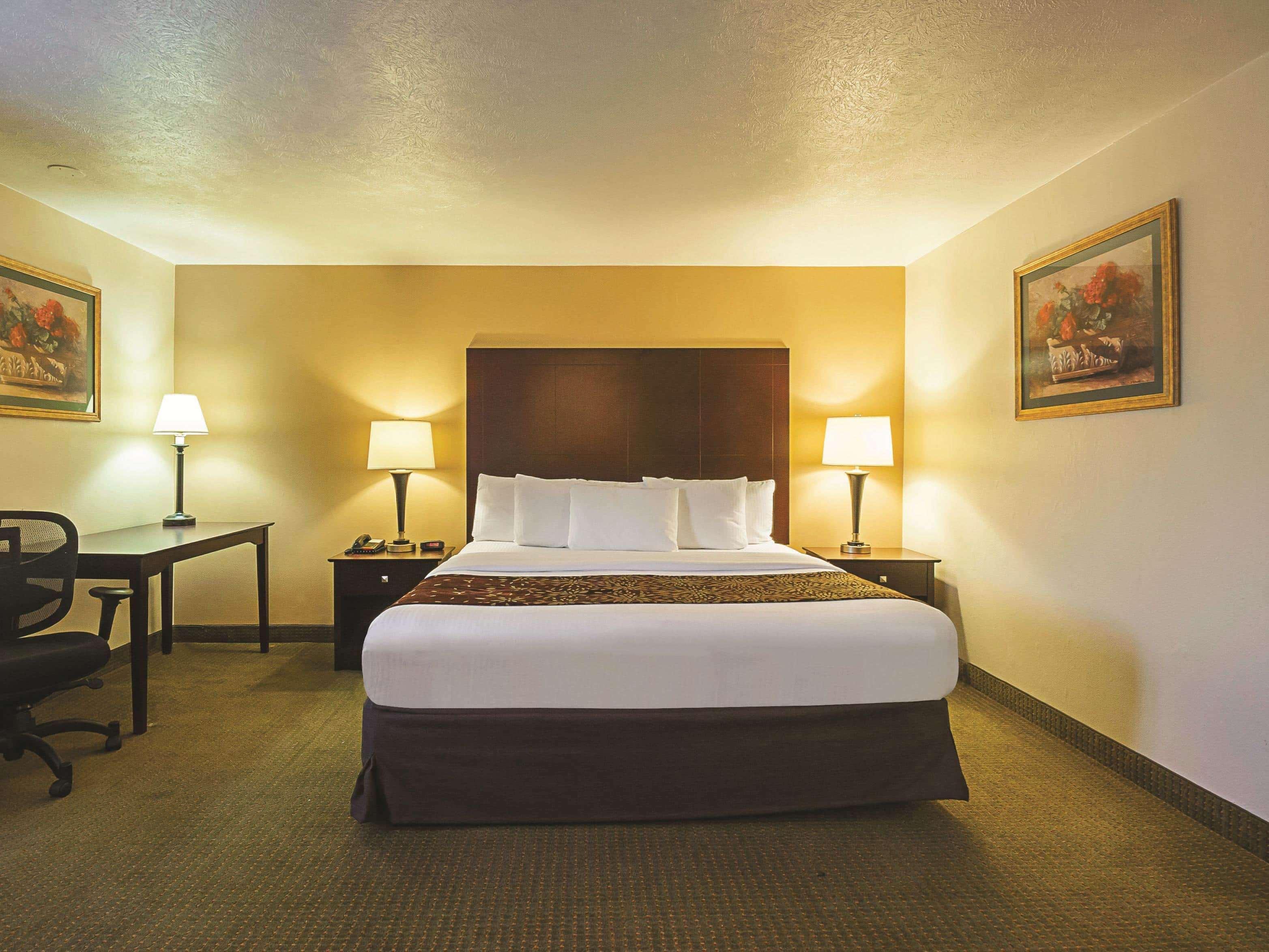La Quinta By Wyndham Woodburn Hotel Bagian luar foto