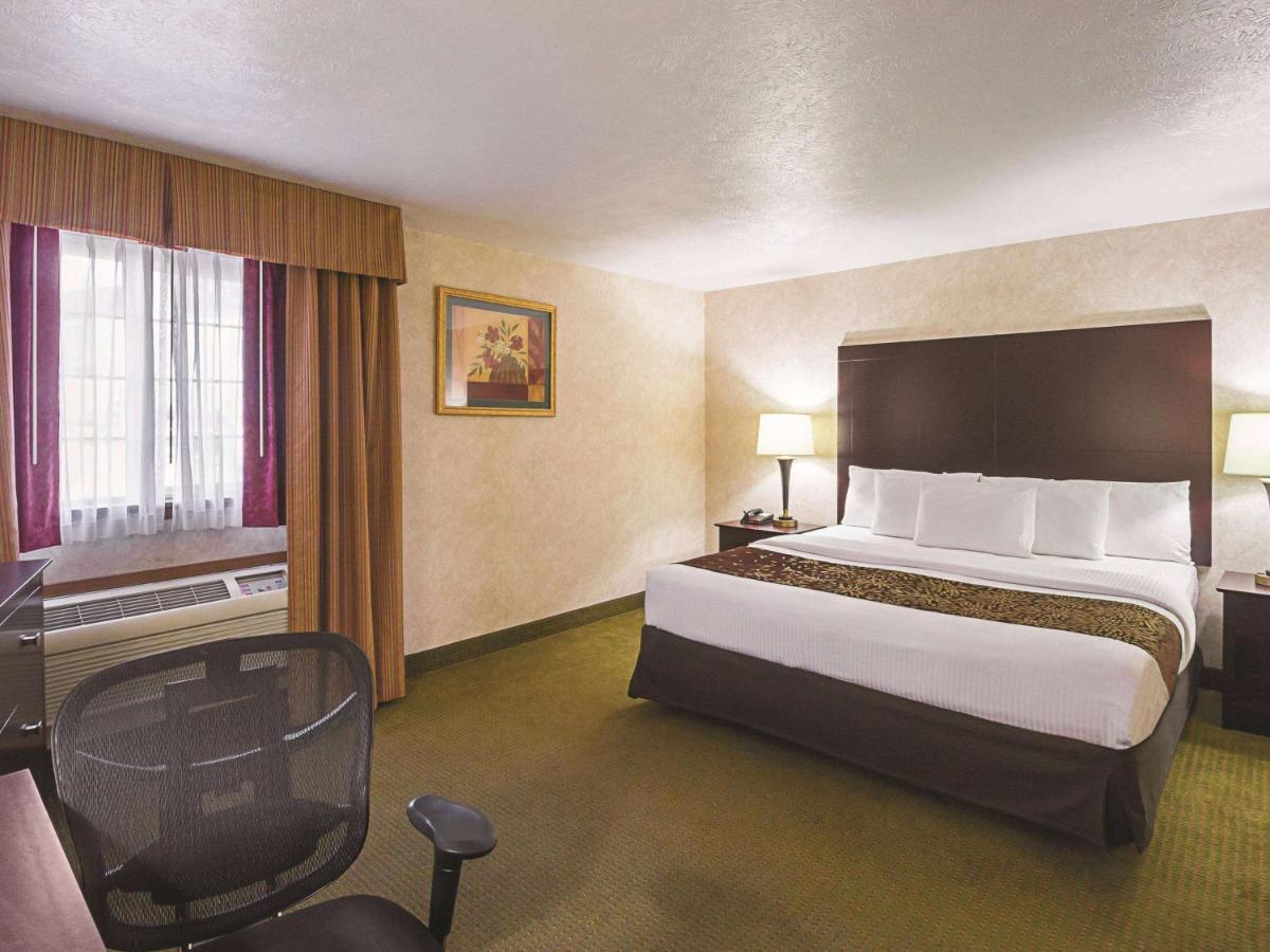 La Quinta By Wyndham Woodburn Hotel Bagian luar foto