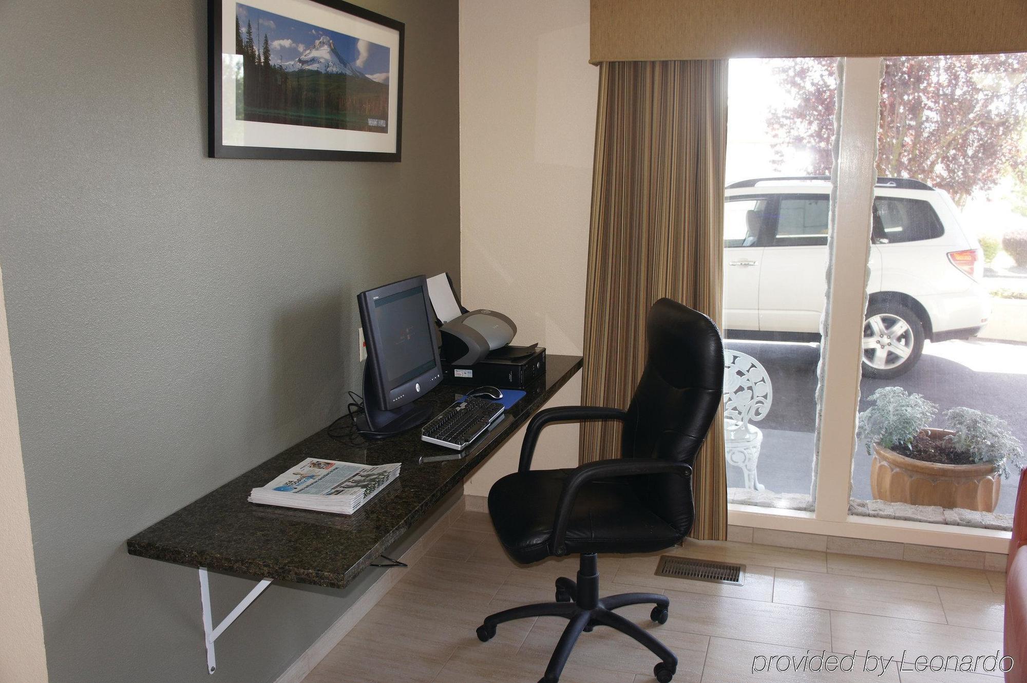 La Quinta By Wyndham Woodburn Hotel Bagian luar foto