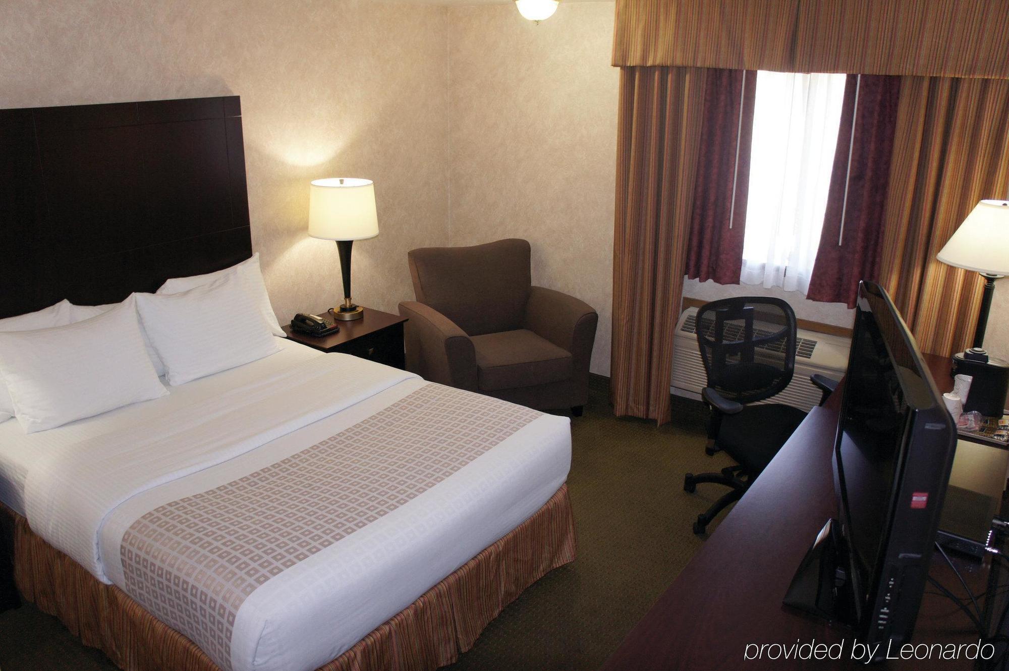 La Quinta By Wyndham Woodburn Hotel Bagian luar foto